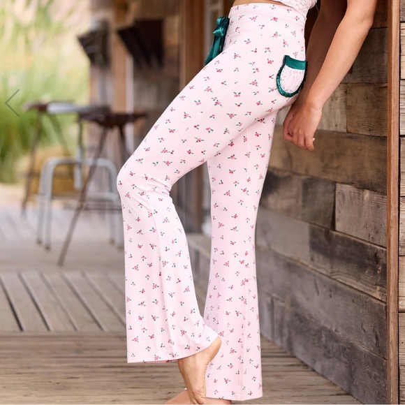 Beach bunny pants holly-day satin tie up pockets on back pink Christmas holiday - Picture 2 of 5